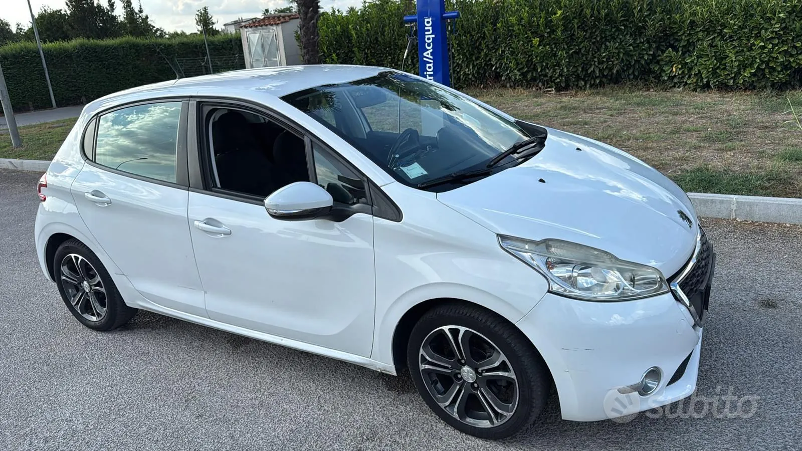 Peugeot 208 2015 photo 2