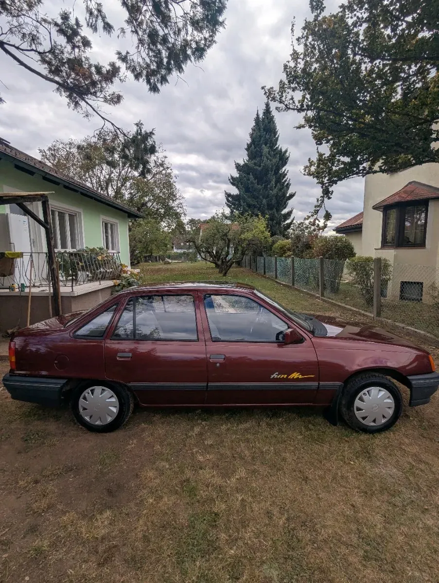 Opel Kadett 1991 photo 2