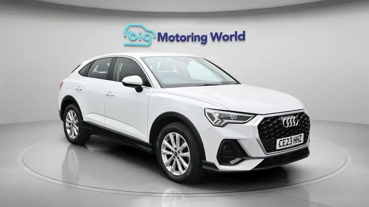 Audi Q3 2023 photo 2