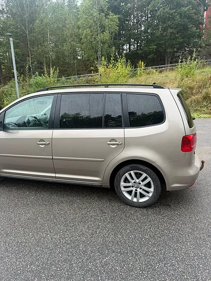 Volkswagen Touran 2013 photo 2