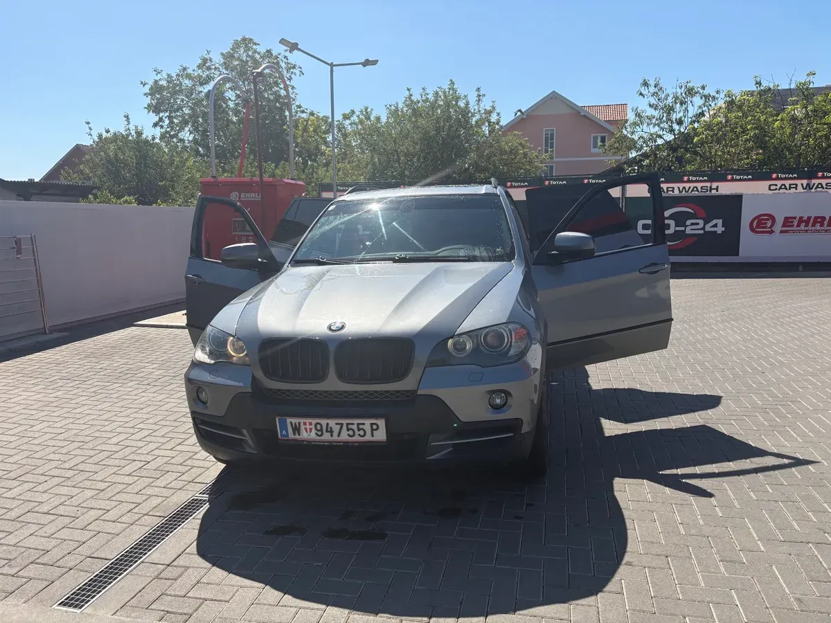BMW X5 2009 photo 2