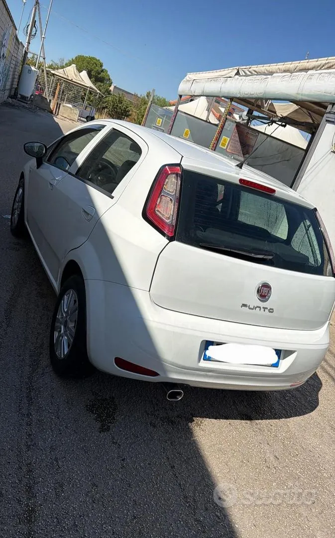 Fiat Punto 2010 photo 2