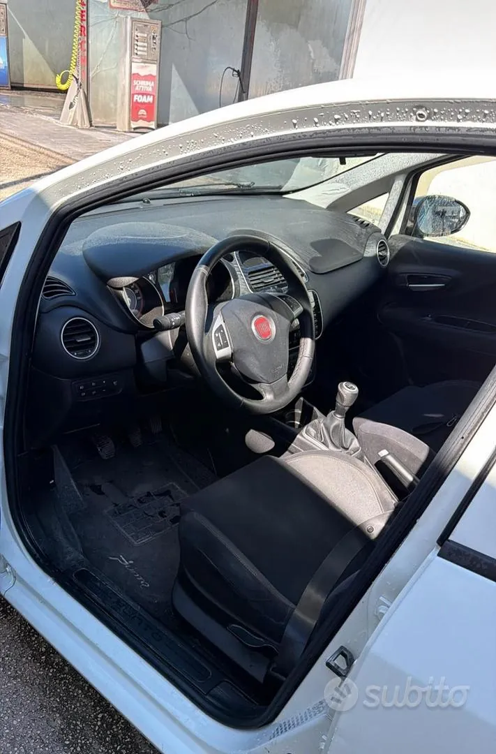 Fiat Punto 2010 photo 3