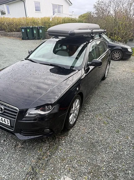Audi A4 2011 photo 2