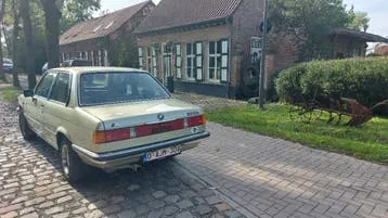 BMW 320 Deluxe