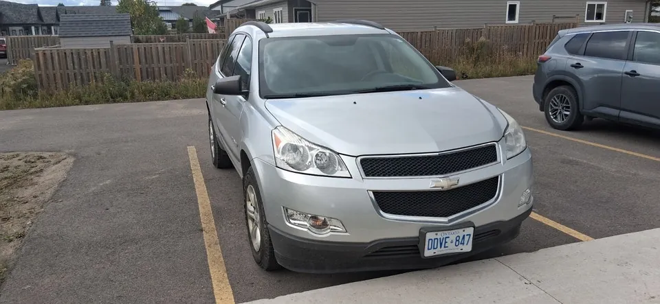 Chevrolet Traverse 2010 photo 2