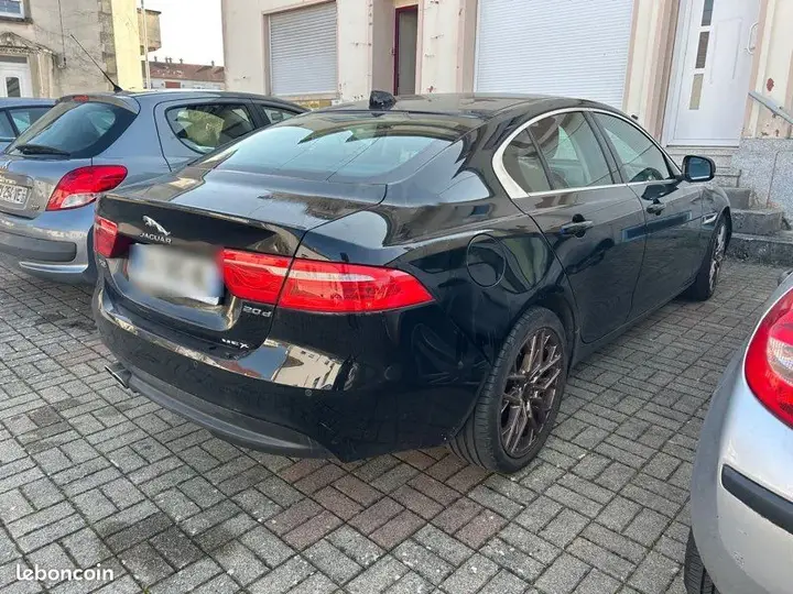 Jaguar Xe 2018 photo 3