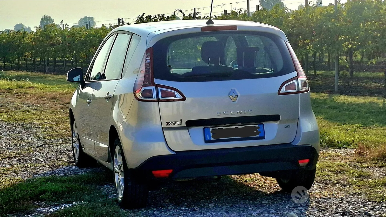 Renault Scenic 2010 photo 2