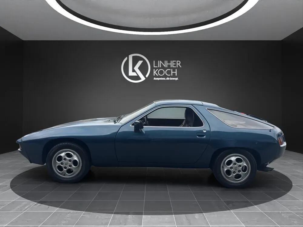 Porsche 928 1977 photo 2