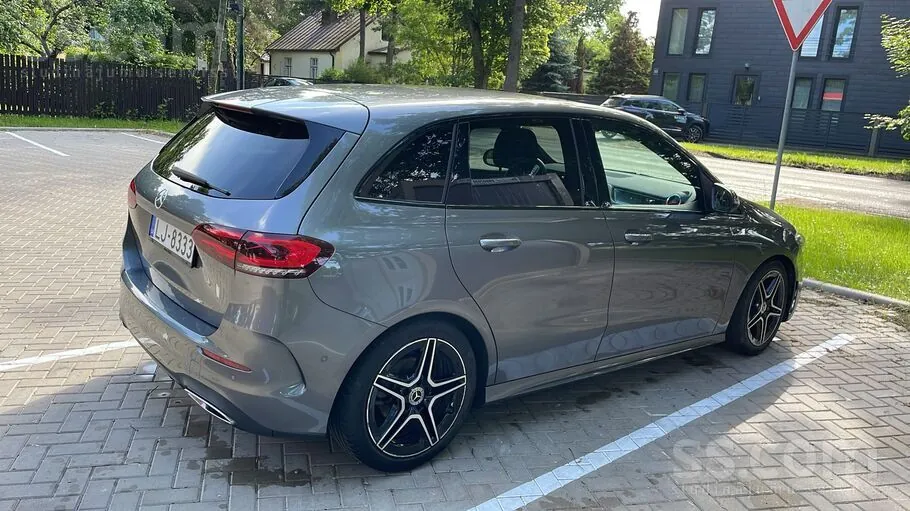 Mercedes-Benz B180 2019 photo 2