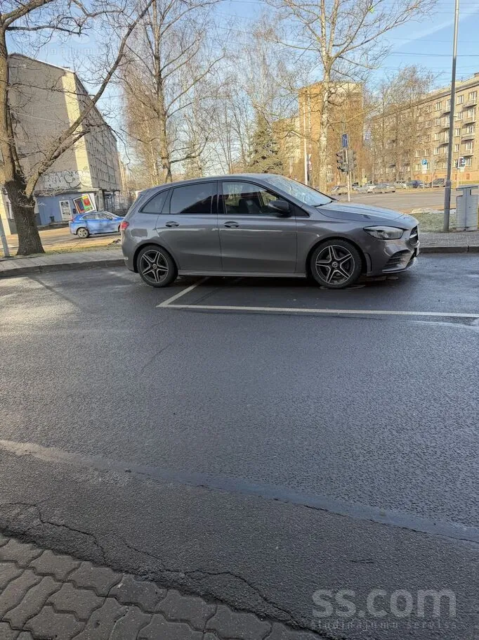 Mercedes-Benz B180 2019 photo 3