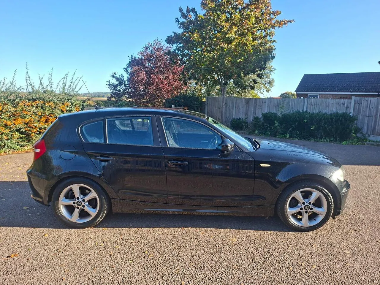 BMW 1 Series 2010 photo 2