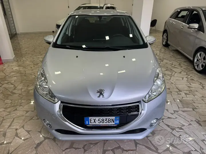 Peugeot 208 2014 photo 3
