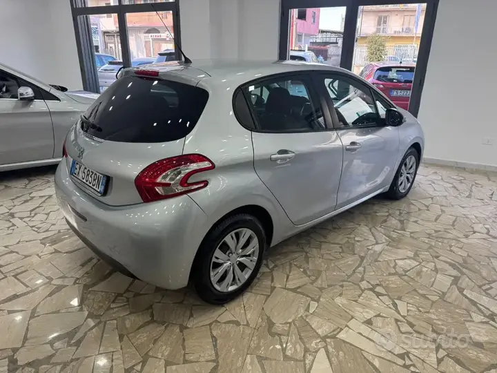 Peugeot 208 2014 photo 5