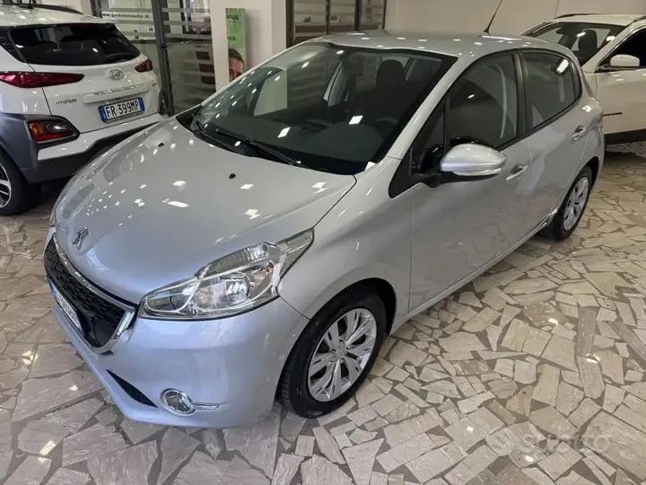 Peugeot 208 2014 photo 2