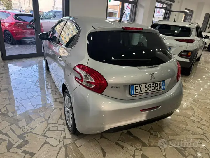 Peugeot 208 2014 photo 4