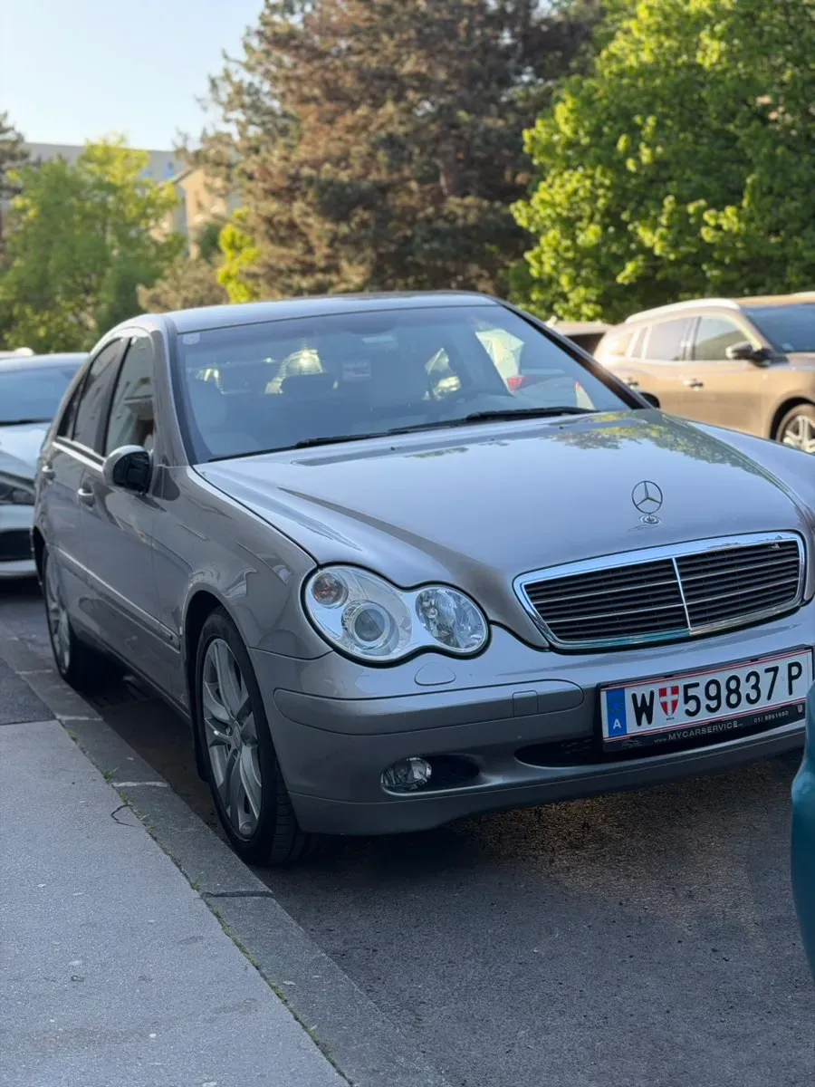 Mercedes-Benz C-Class 2004 photo 2
