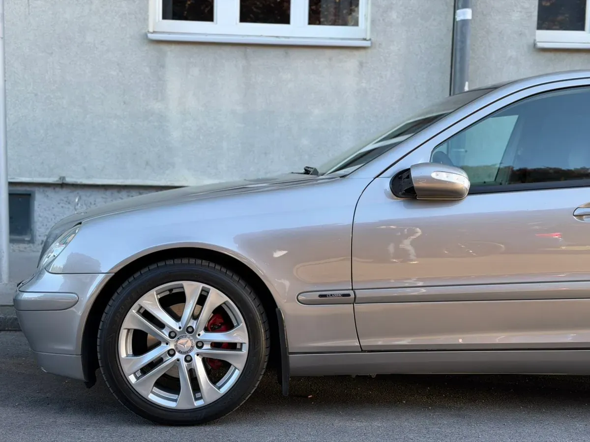 Mercedes-Benz C-Class 2004 photo 3