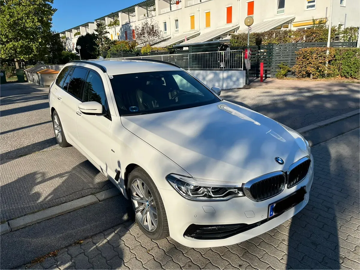 BMW 5 Series 2017 photo 2