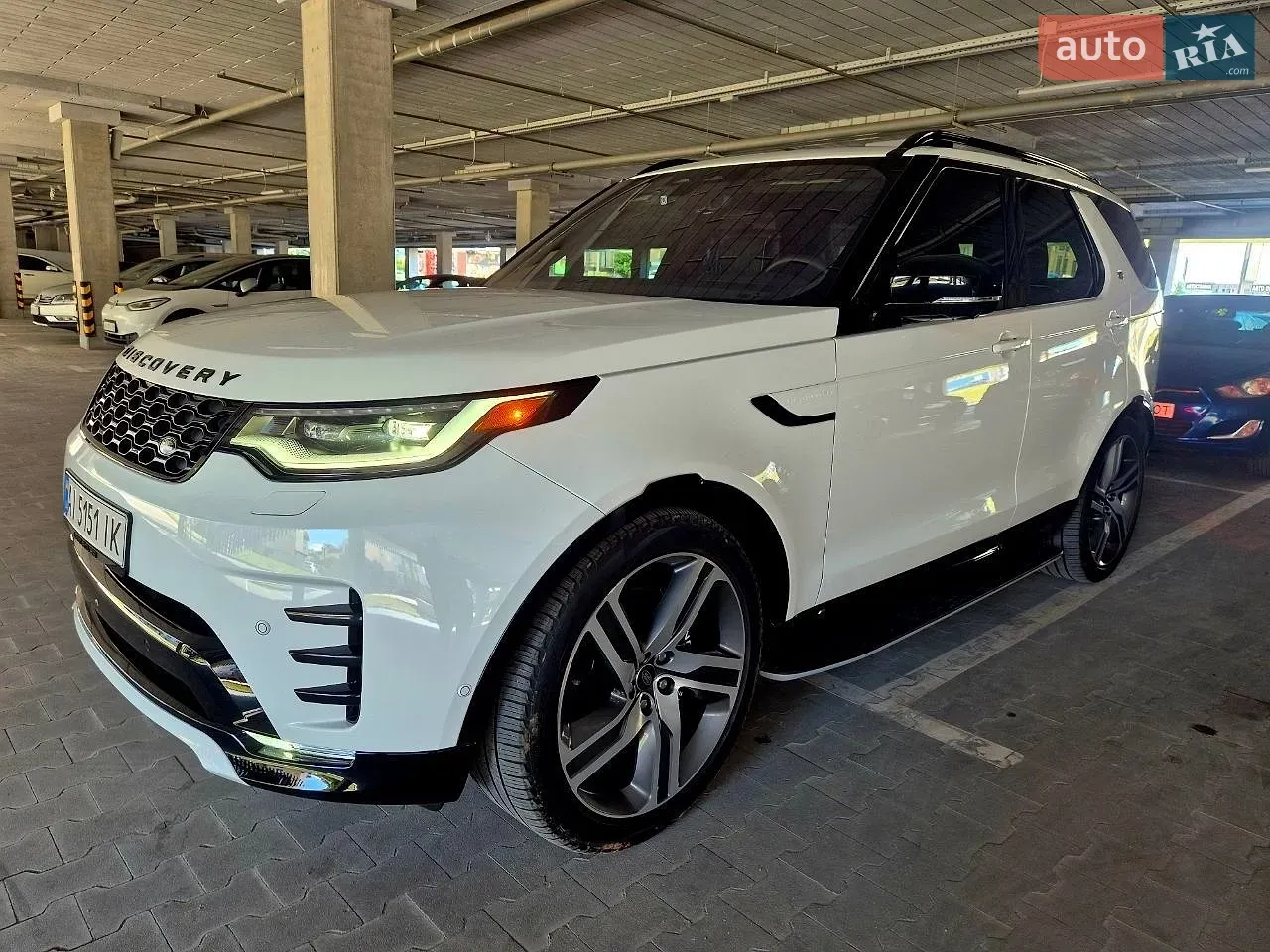 Land Rover Discovery 2021 photo 2