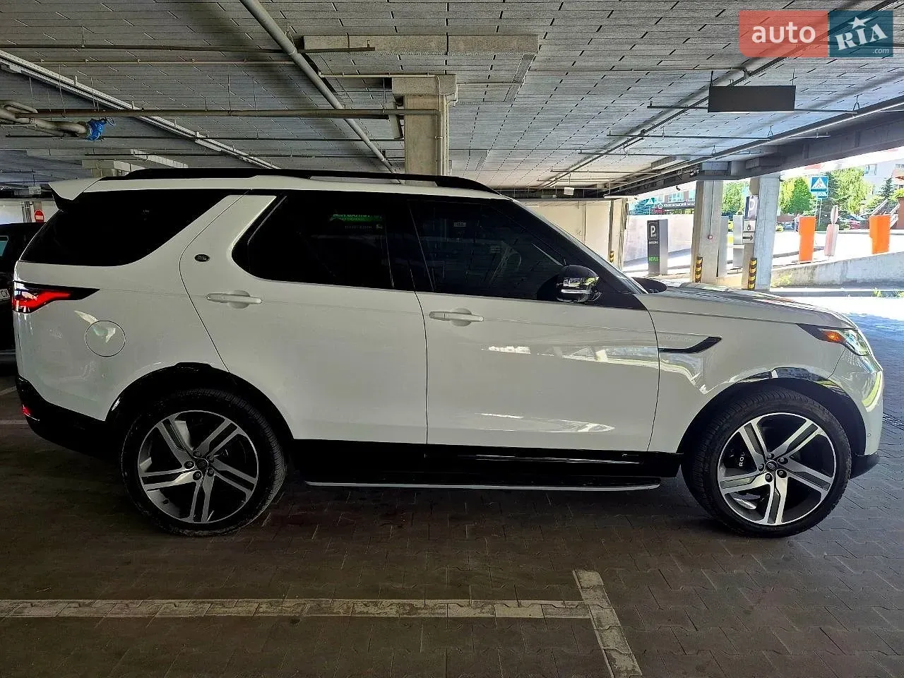 Land Rover Discovery 2021 photo 3