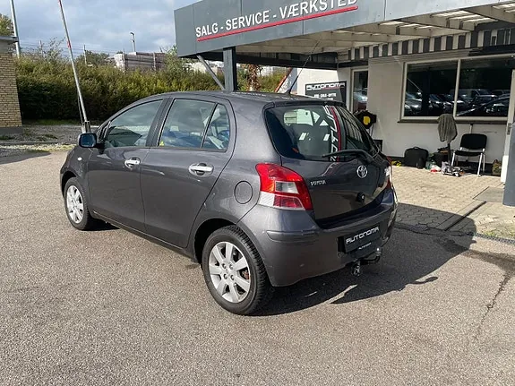 Toyota Yaris 2010 photo 4