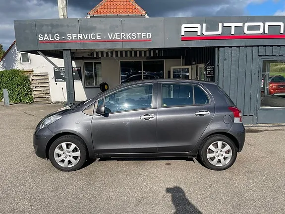 Toyota Yaris 2010 photo 2