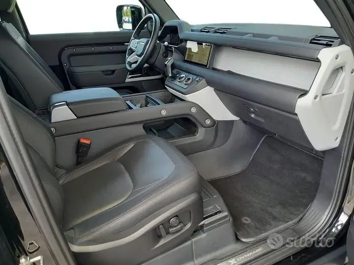 Land Rover Defender 2024 photo 3