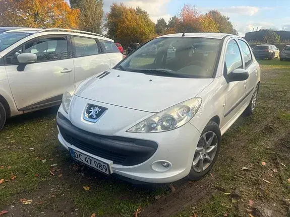 Peugeot 206 2011 photo 3