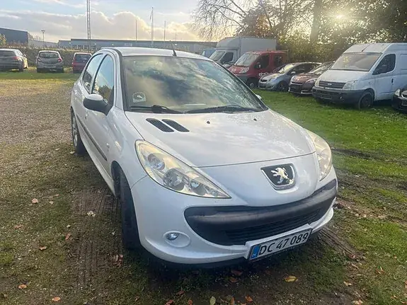 Peugeot 206 2011 photo 4