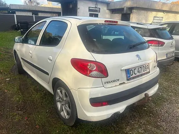 Peugeot 206 2011 photo 2