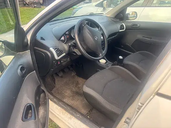 Peugeot 206 2011 photo 5