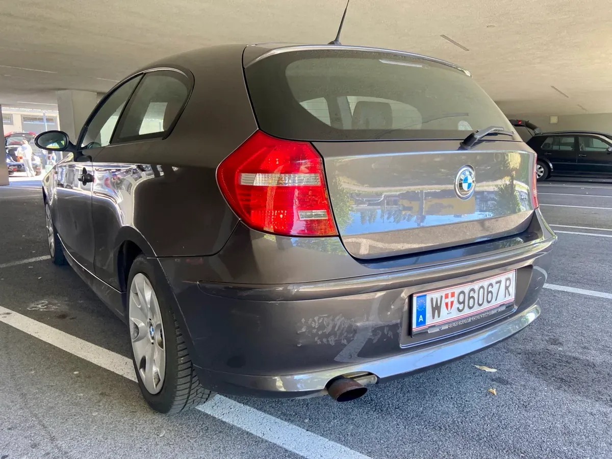 BMW 1 Series 2009 photo 2