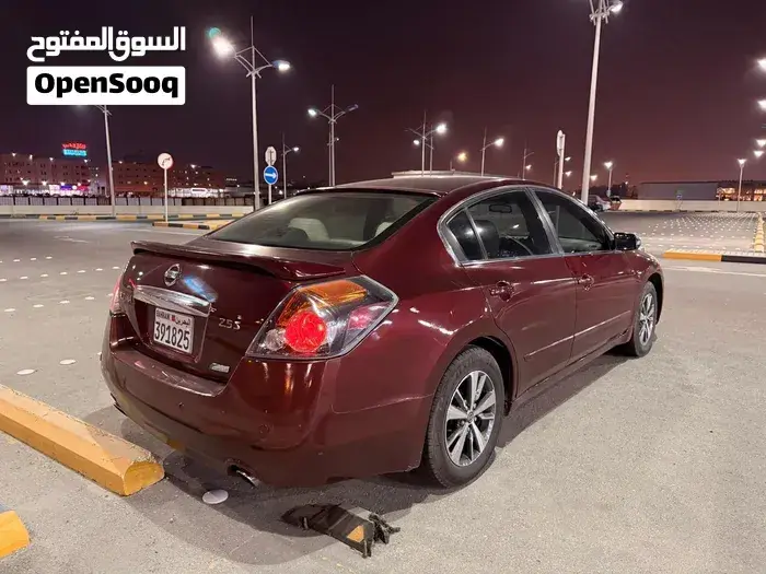 Nissan Altima 2011 photo 2
