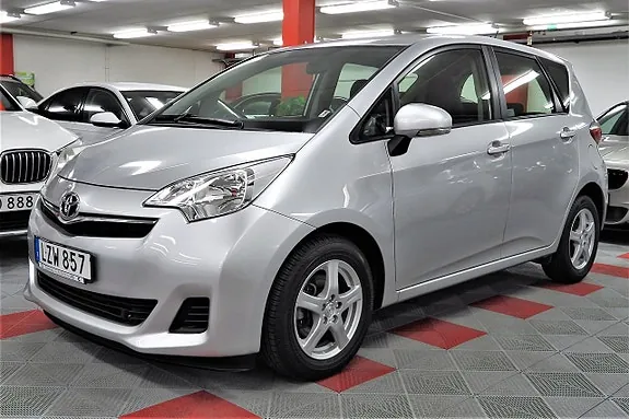 Toyota Verso-S 2011 photo 2