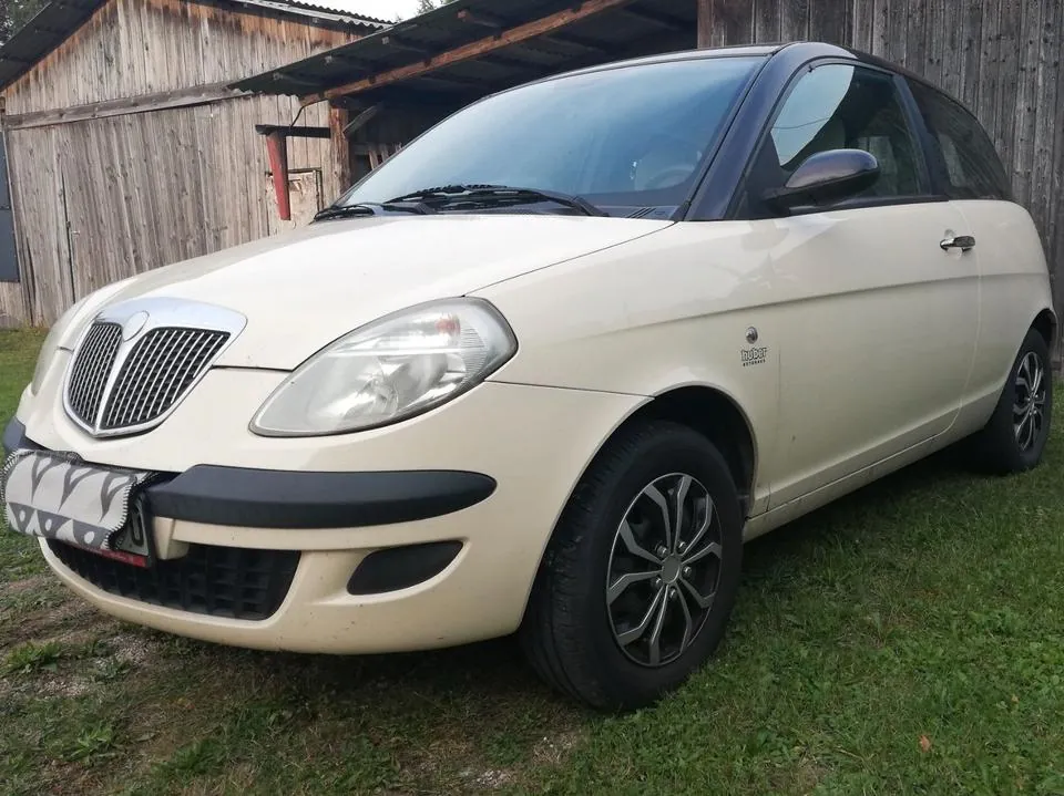 Lancia Ypsilon