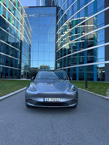 Tesla Model Y 2023 photo 4