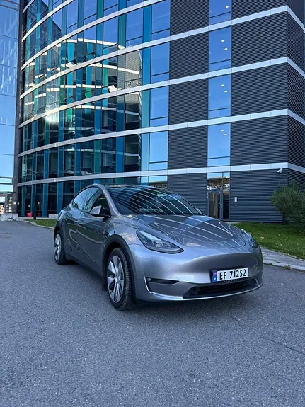 Tesla Model Y 2023 photo 5