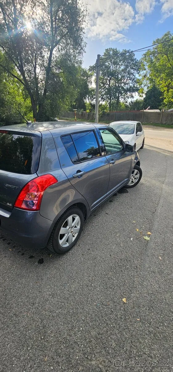 Suzuki Swift photo 4