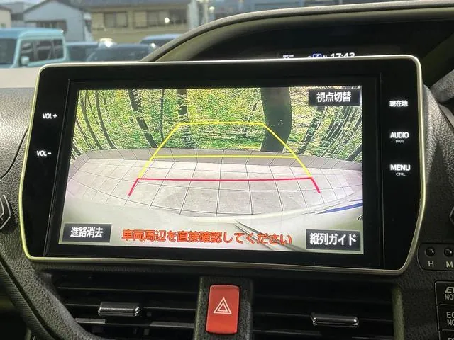 Toyota Voxy 2017 photo 5