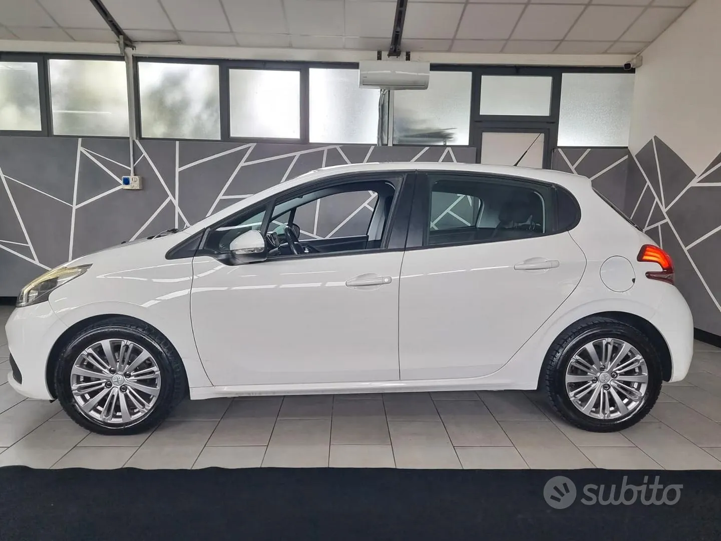 Peugeot 208 2018 photo 5