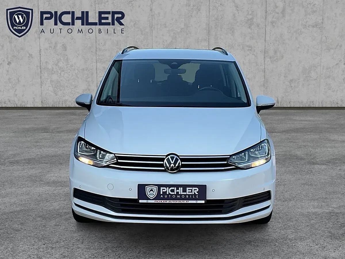 Volkswagen Touran 2023 photo 2