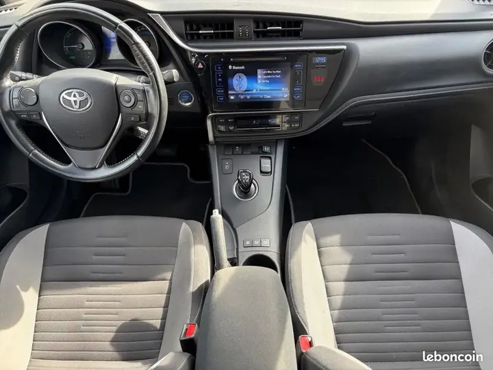 Toyota Auris 2018 photo 2