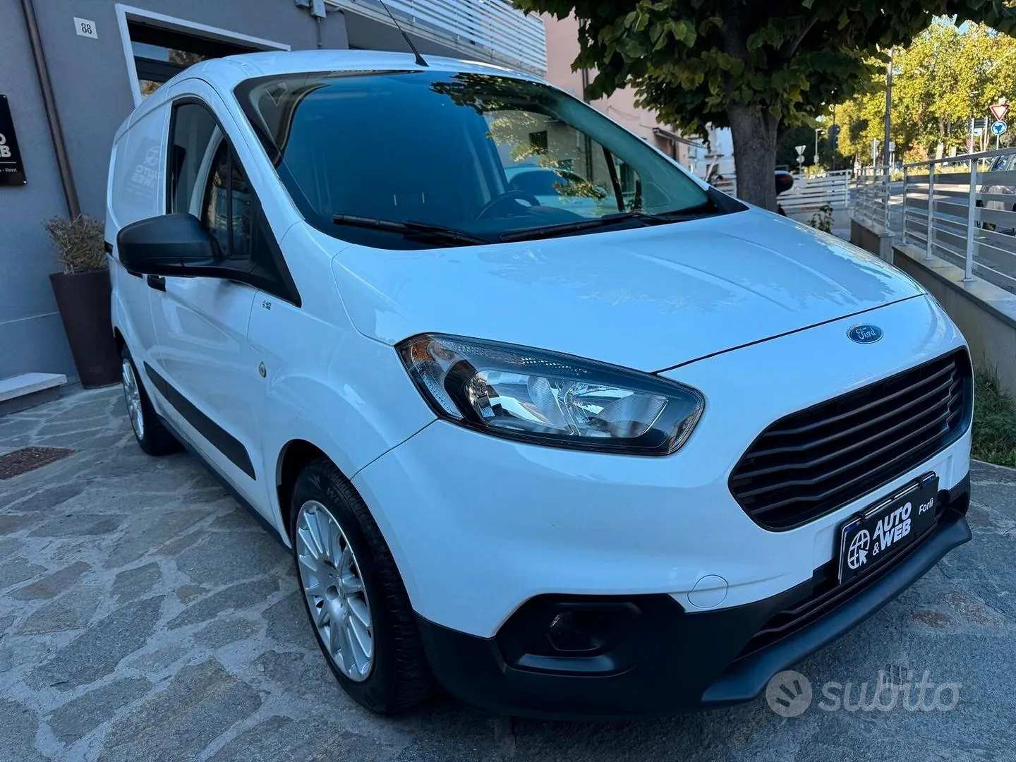 Ford Transit Courier 2023 photo 3