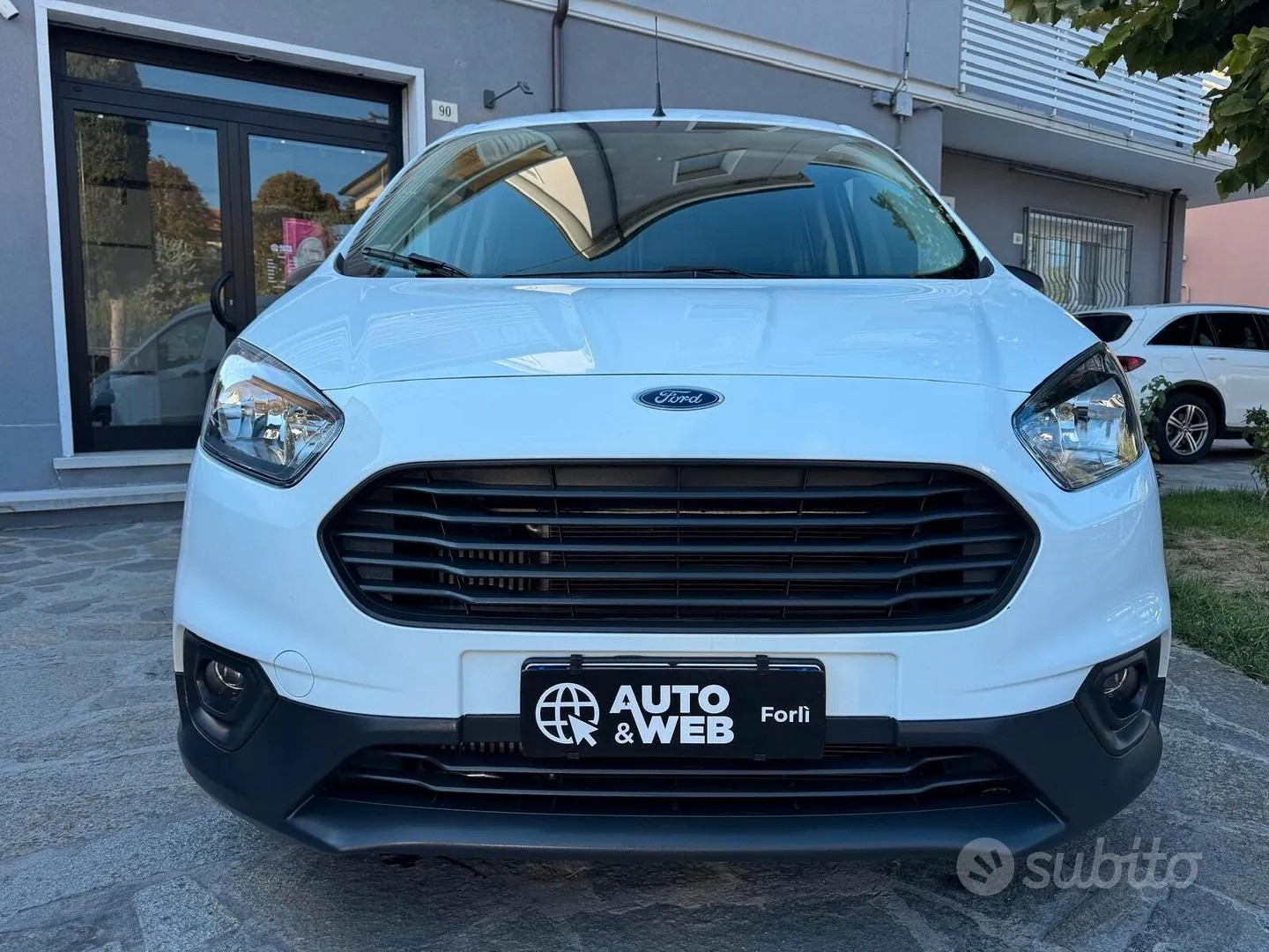 Ford Transit Courier 2023 photo 4