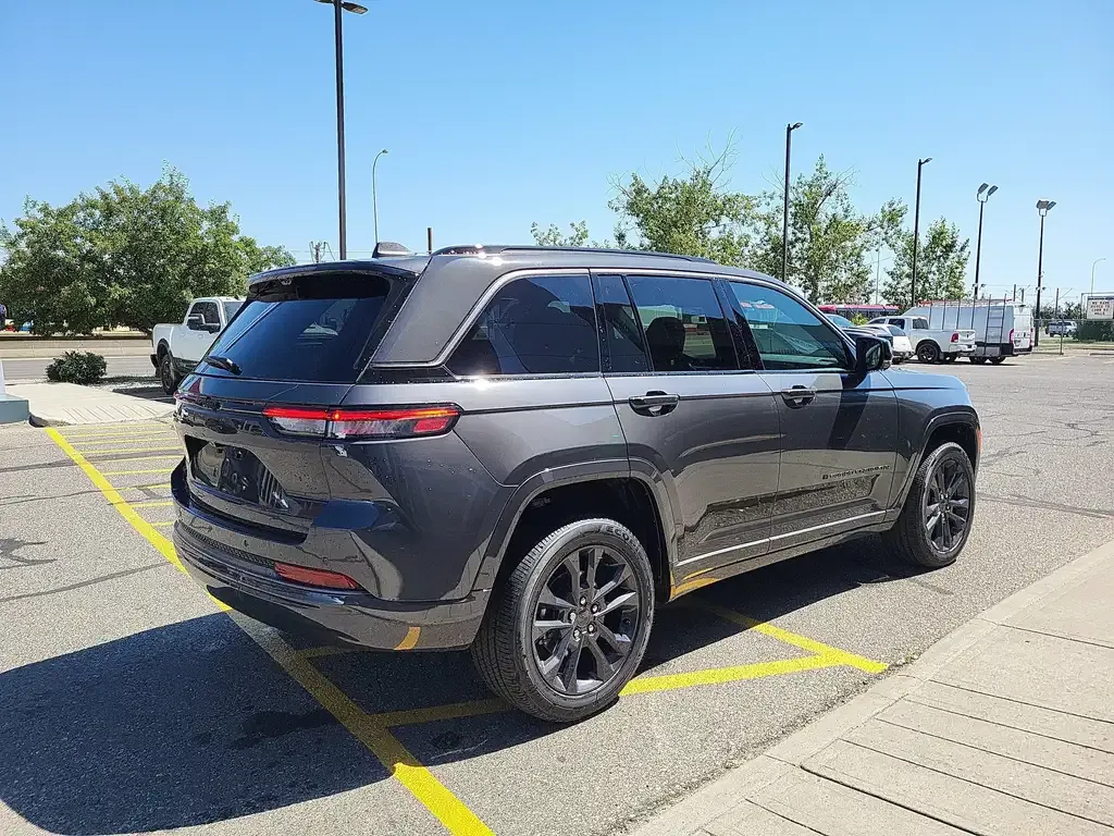 Jeep Grand Cherokee 2026 photo 4