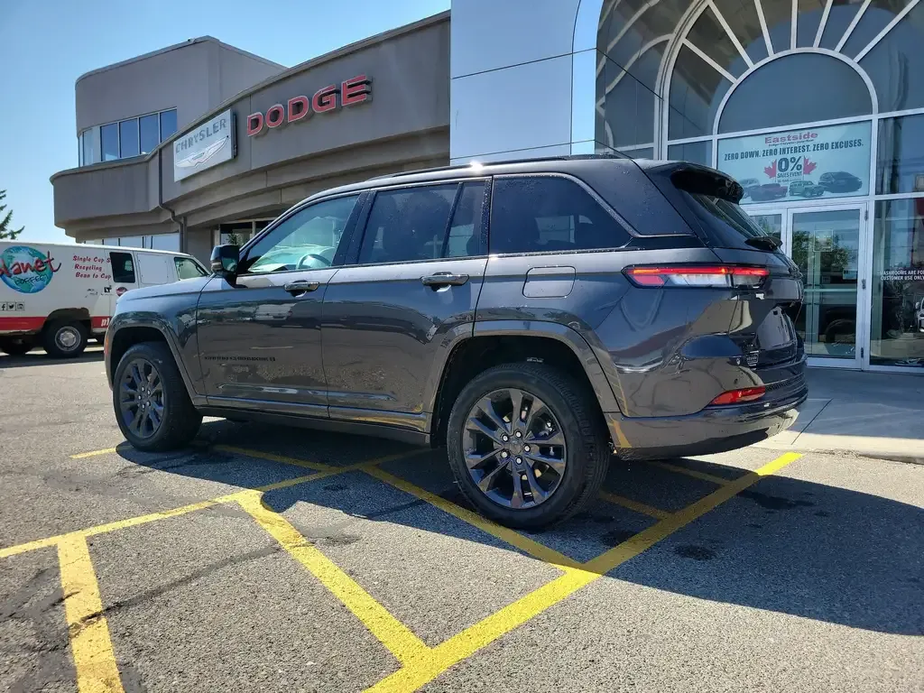 Jeep Grand Cherokee 2026 photo 2