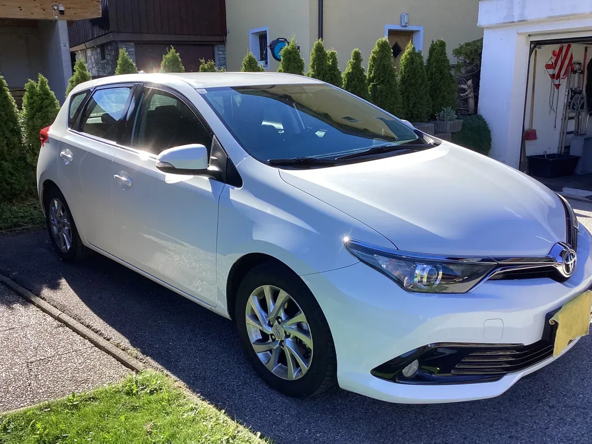 Toyota Auris 2016 photo 2