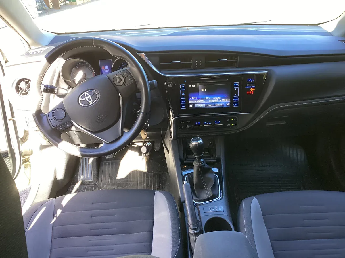 Toyota Auris 2016 photo 3