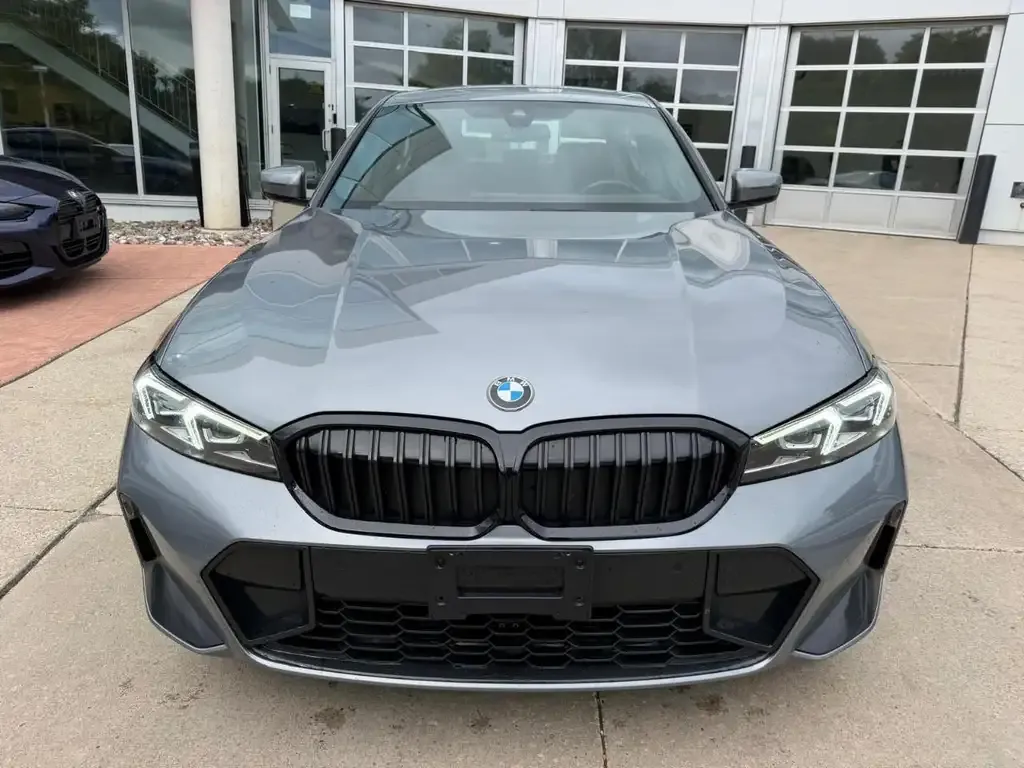 BMW 3 Series 2023 photo 2